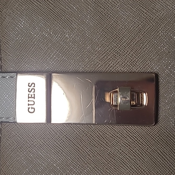 Guess Crossbody - Picture 2 of 7